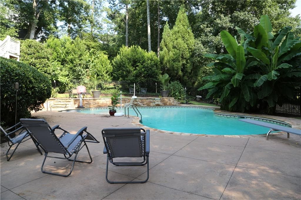 6 bedroom, 5 bathroom, 6,995 sq ft single family residence sold at 5609 Forkwood Drive, Acworth, GA 30101