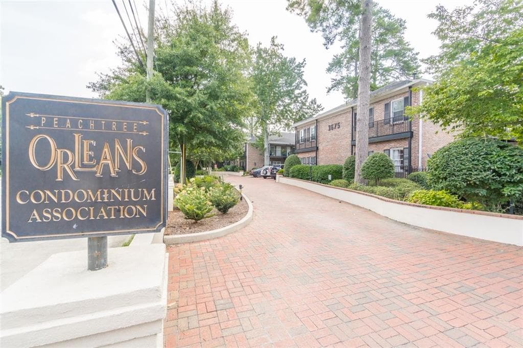 2 bedroom, 2 bathroom, 1,090 sq ft condominium sold at 3675 Peachtree Road 3, Atlanta, GA 30319