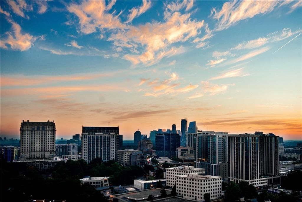 1 bedroom, 1 bathroom, 807 sq ft condominium sold at 2870 Pharr Court South 2904, Atlanta, GA 30305
