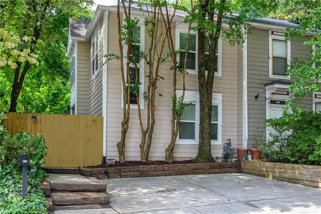 2 bedroom, 2 bathroom, 1,260 sq ft townhouse sold at 511 Midtown Place, Atlanta, GA 30308