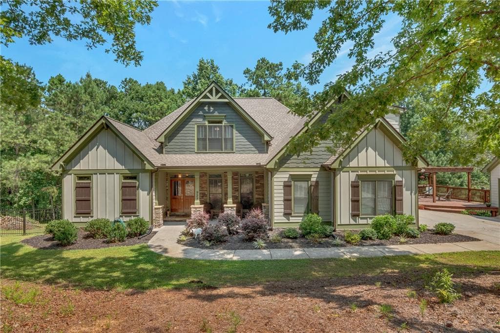 4 bedroom, 3 bathroom, 2,577 sq ft single family residence sold at 923 Fields Chapel Road, Canton, GA 30114