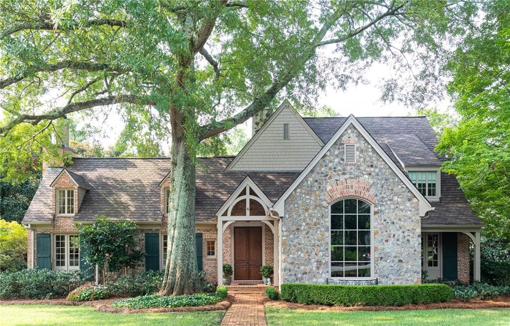 4 bedroom, 5 bathroom, 5,520 sq ft single family residence sold at 1020 Farm Brook Lane, Brookhaven, GA 30319