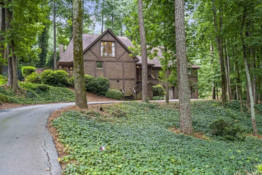 5 bedroom, 5 bathroom, 3,648 sq ft single family residence sold at 8175 Winged Foot Drive, Atlanta, GA 30350