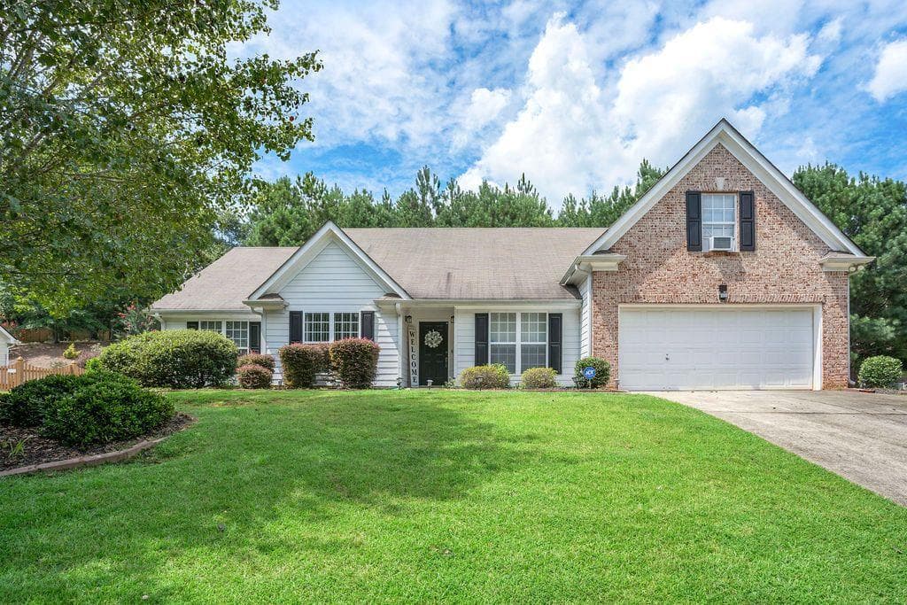1370 PLATINUM Drive, Hoschton, GA 30548 — most recent listing photo