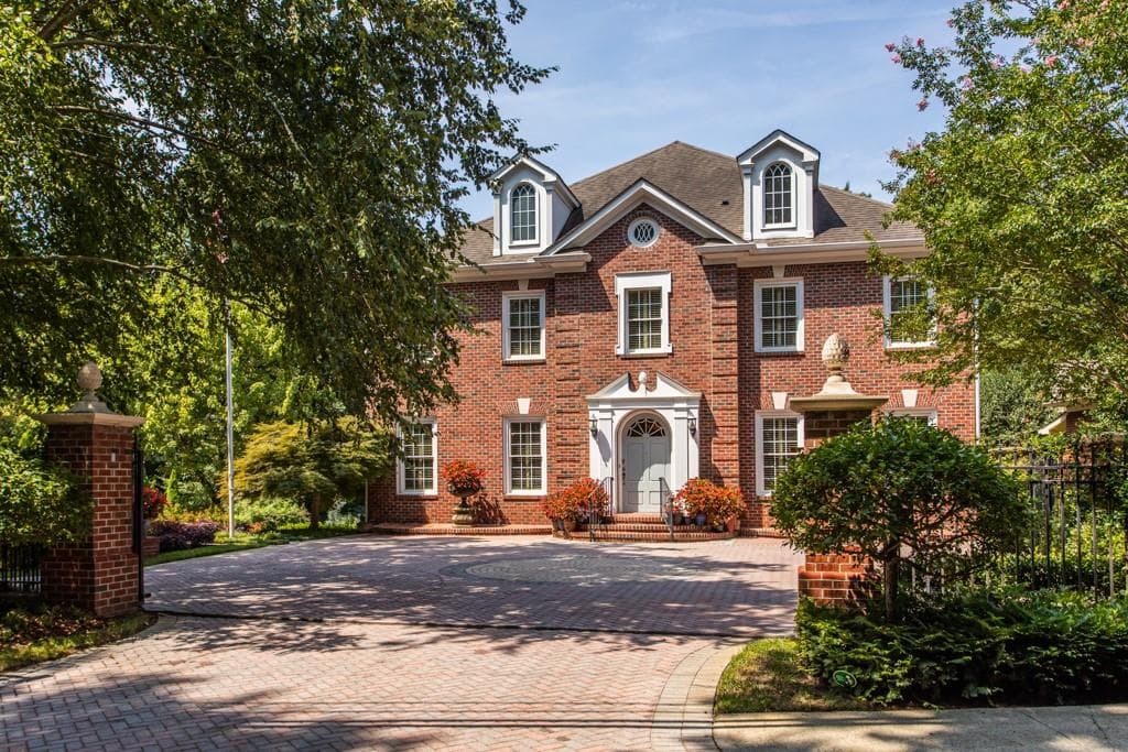4 bedroom, 4 bathroom single family residence sold at 4820 E Conway Drive, Atlanta, GA 30327