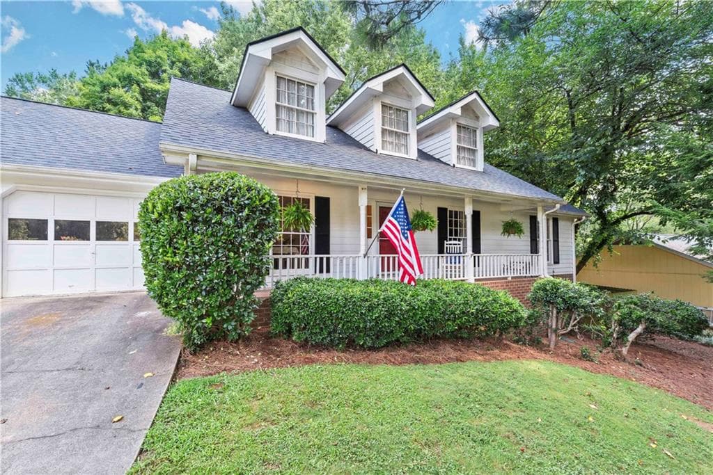 455 Knoll Woods Drive, Roswell, GA 30075 — most recent listing photo