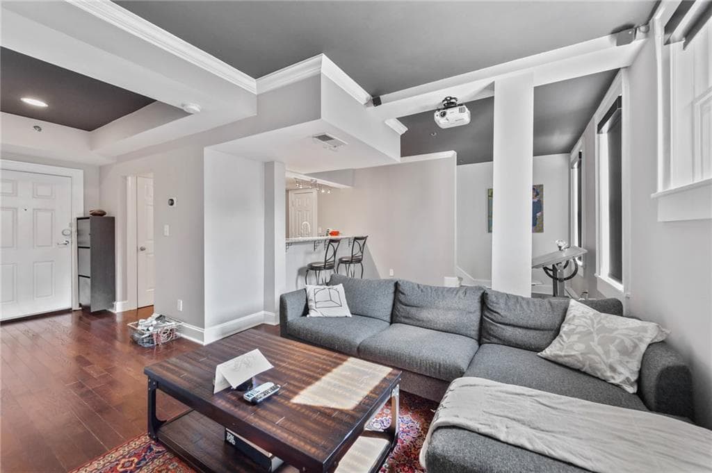 3 bedroom, 3 bathroom, 1,616 sq ft condominium sold at 2855 Peachtree Road 315, Atlanta, GA 30305
