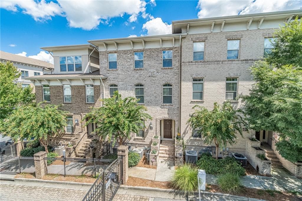 3 bedroom, 3 bathroom, 2,170 sq ft townhouse sold at 1178 Lavista Circle, Atlanta, GA 30324 — photo 1 of 1