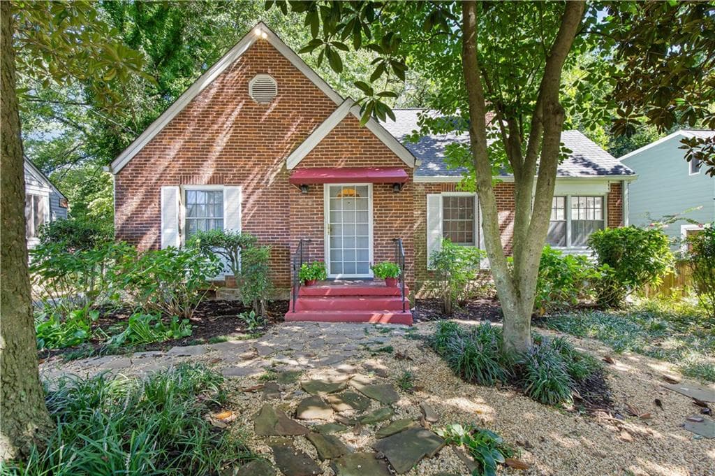 579 Lynnhaven Drive, Atlanta, GA 30310 — most recent listing photo