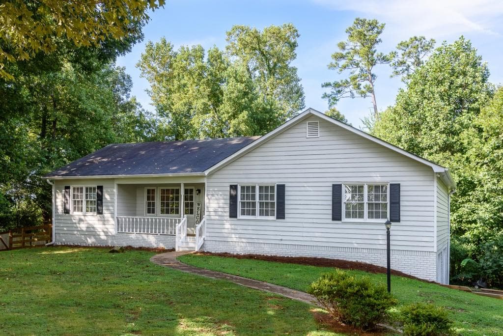 3 bedroom, 2 bathroom, 1,600 sq ft single family residence sold at 806 Westover Court, Woodstock, GA 30188