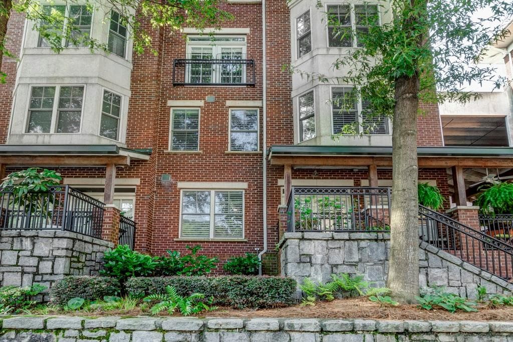 2 bedroom, 3 bathroom, 1,705 sq ft condominium sold at 850 Piedmont Avenue 3328, Atlanta, GA 30308