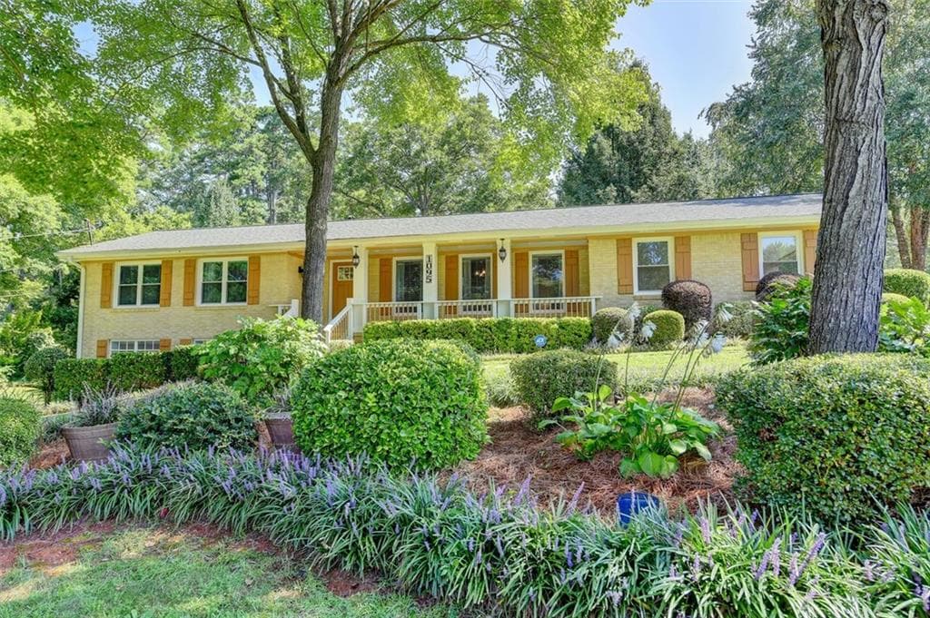 1095 Roberts Drive, Sugar Hill, GA 30518 — most recent listing photo