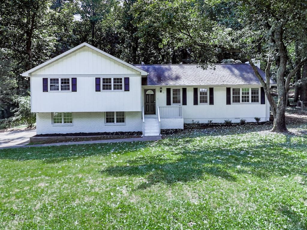 4 bedroom, 4 bathroom, 2,000 sq ft single family residence sold at 1070 Tanglewood Trail, Woodstock, GA 30189