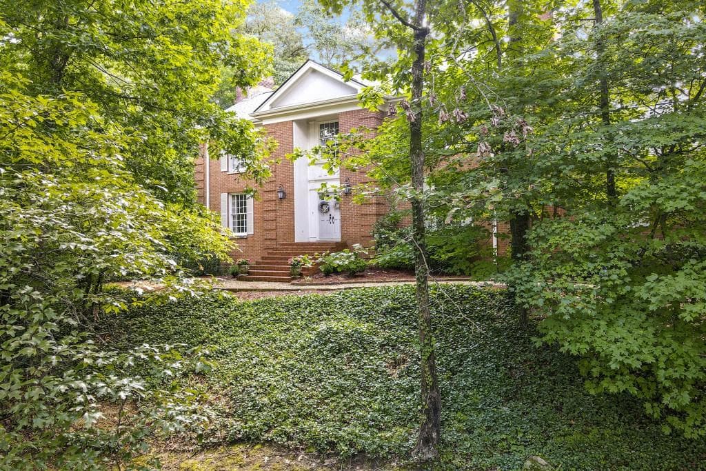 4 bedroom, 5 bathroom, 3,512 sq ft single family residence sold at 4285 Lansdowne Drive, Atlanta, GA 30339