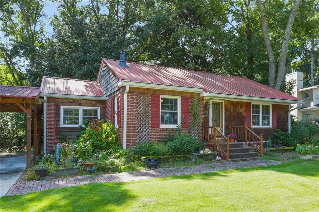 2 bedroom, 1 bathroom, 981 sq ft single family residence sold at 2514 Glendale Circle, Smyrna, GA 30080