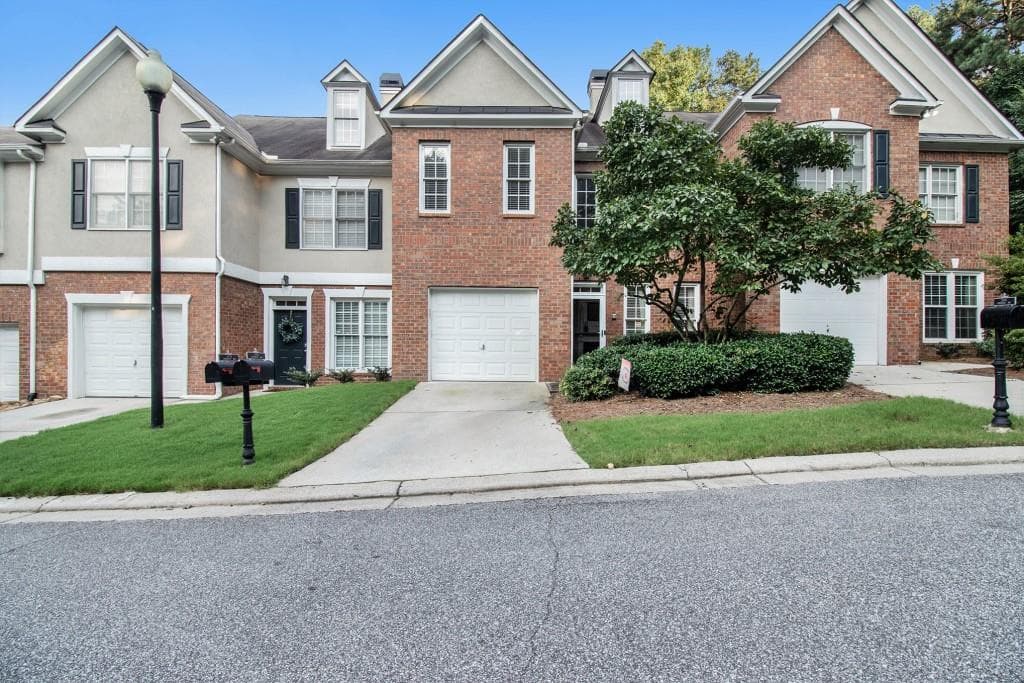 3 bedroom, 4 bathroom, 2,068 sq ft townhouse sold at 2312 Longcourt Way, Atlanta, GA 30339