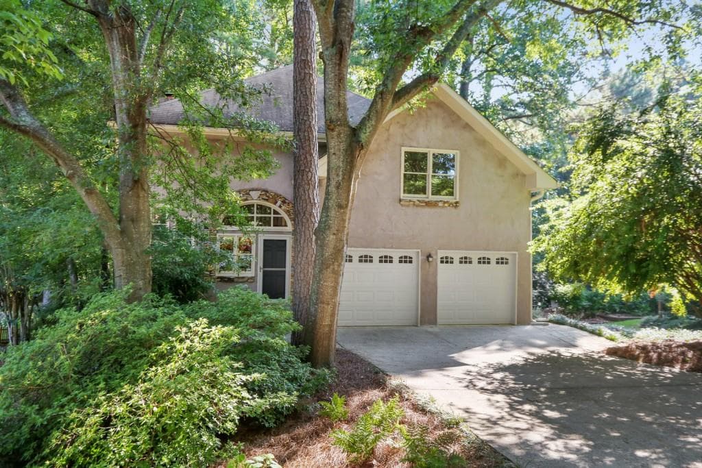 4 bedroom, 5 bathroom, 2,576 sq ft single family residence sold at 957 Heritage Hills Drive, Decatur, GA 30033