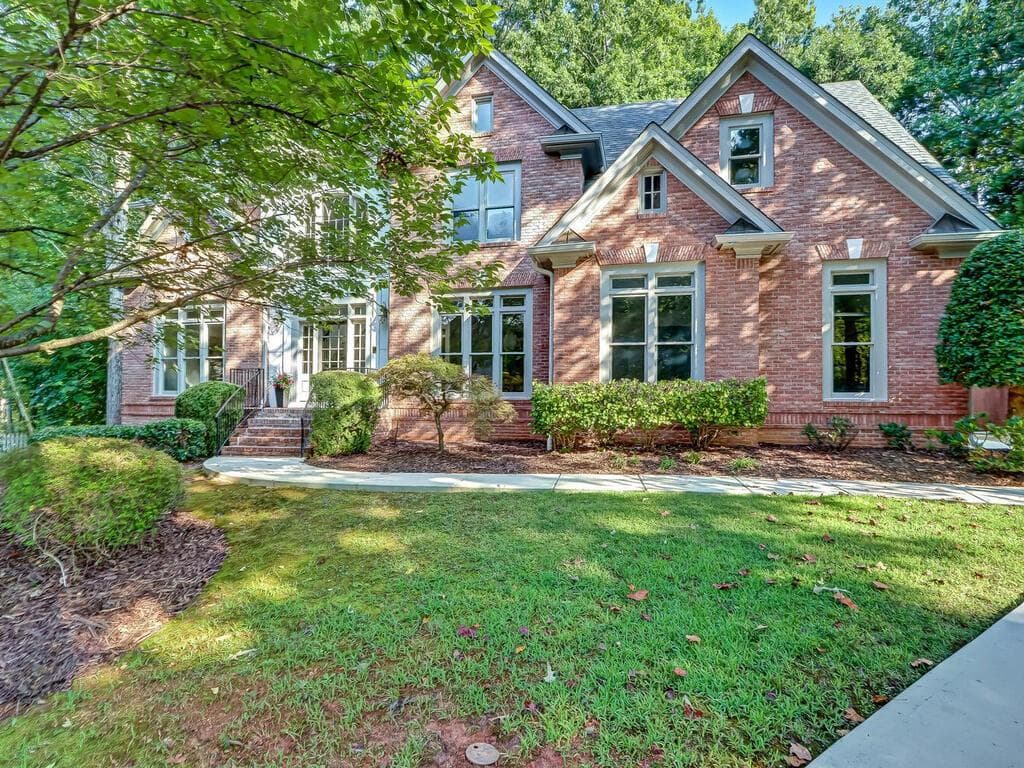 5 bedroom, 5 bathroom, 5,900 sq ft single family residence sold at 925 Magnolia Blossom Court, Alpharetta, GA 30005