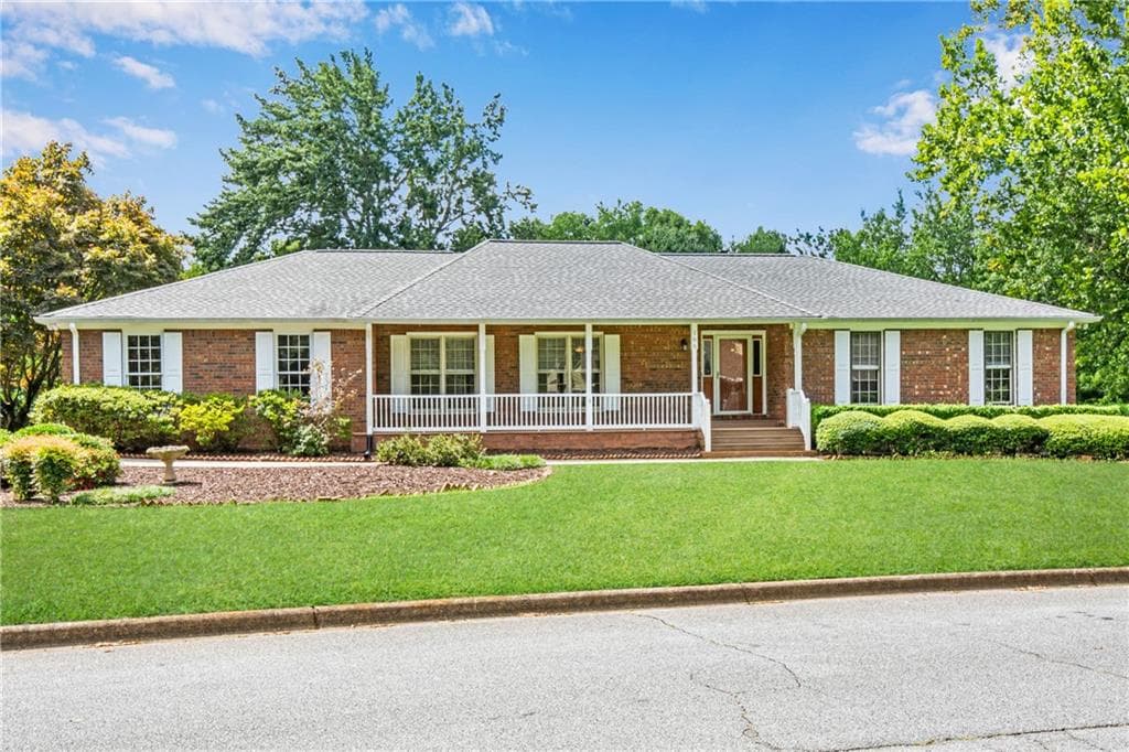 165 Saddle Creek Drive, Roswell, GA 30076 — most recent listing photo
