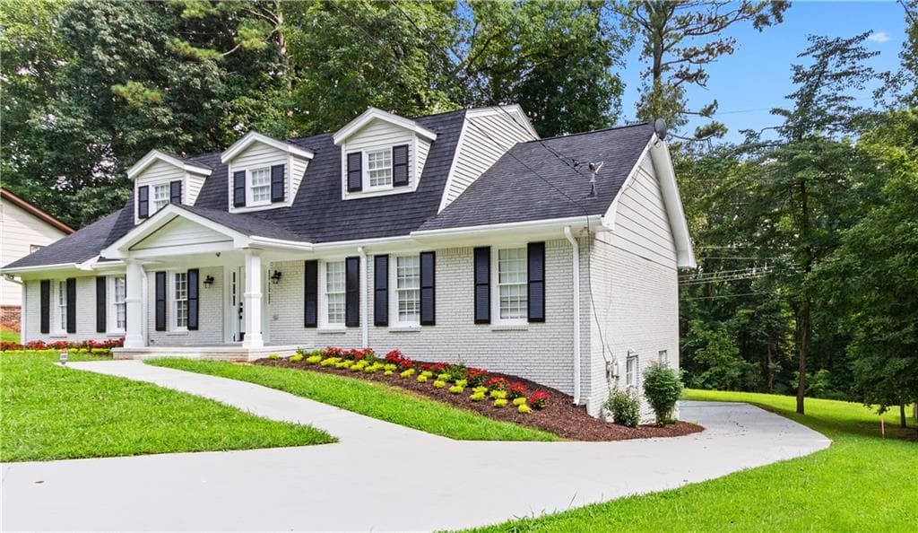 6 bedroom, 6 bathroom, 6,496 sq ft single family residence sold at 3212 Topaz Lane, Atlanta, GA 30331