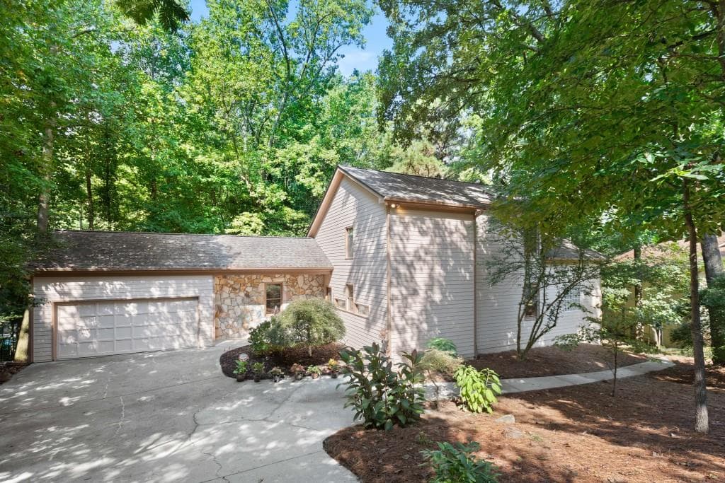 8760 S Mount Drive, Alpharetta, GA 30022 — most recent listing photo