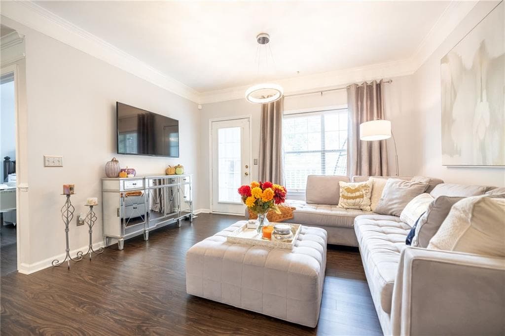 1 bedroom, 1 bathroom, 748 sq ft condominium sold at 2700 Pine Tree Road 2204, Atlanta, GA 30324 — photo 1 of 1
