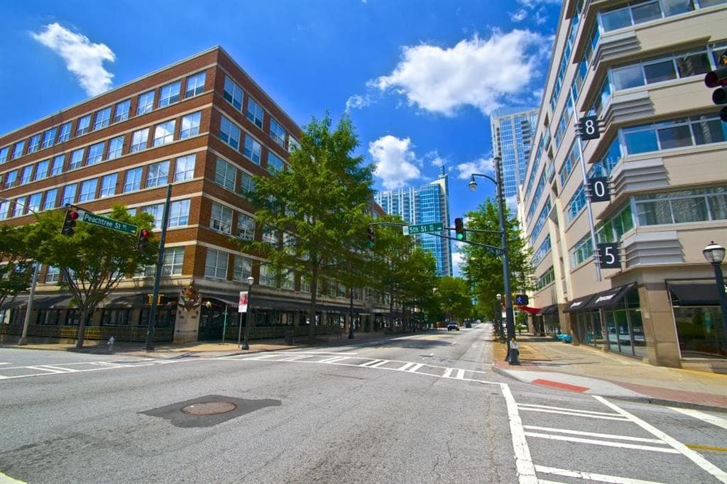 2 bedroom, 2 bathroom, 1,399 sq ft condominium sold at 800 Peachtree Street 8231, Atlanta, GA 30308