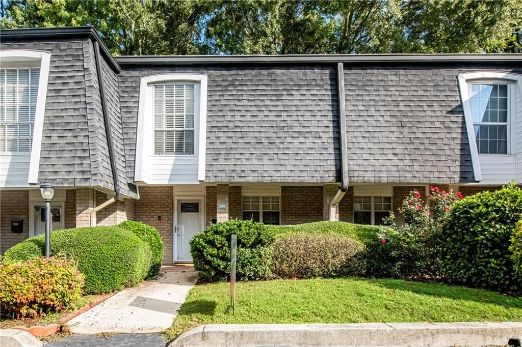 5630 Chemin De Vie, Atlanta, GA 30342 — most recent listing photo