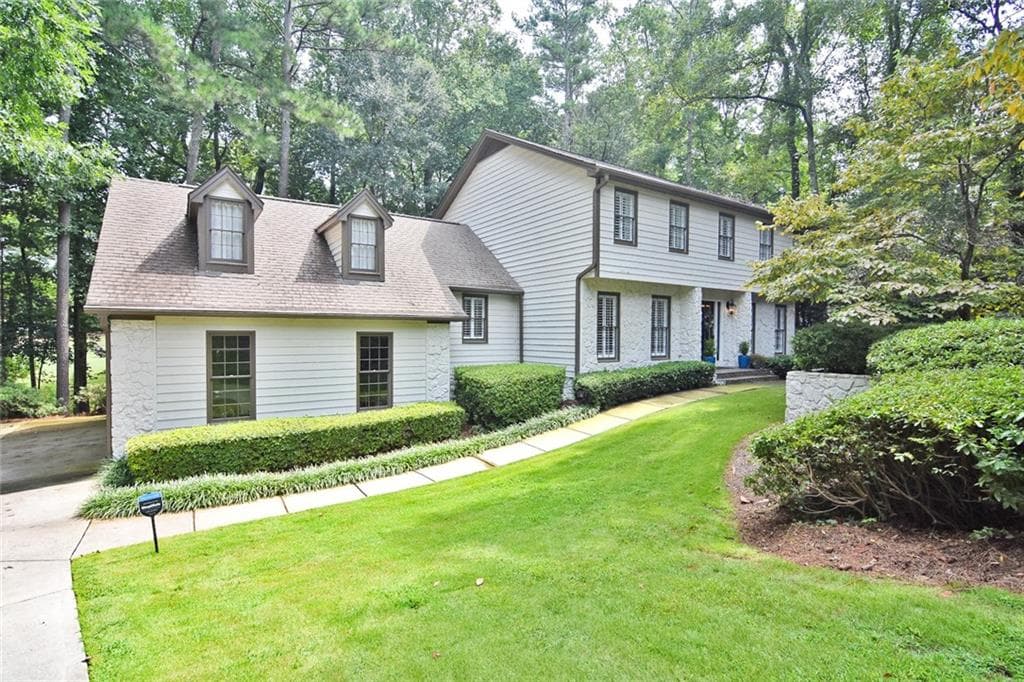10145 Cresent Hill Lane, Roswell, GA 30076 — most recent listing photo