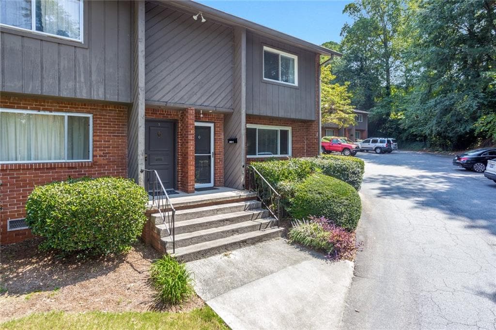 2 bedroom, 2 bathroom, 1,064 sq ft townhouse sold at 1608 Briarcliff Road 1, Atlanta, GA 30306