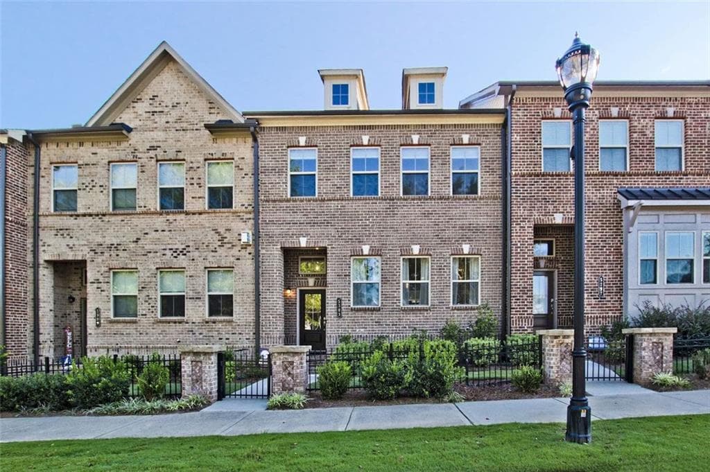 3 bedroom, 3 bathroom, 2,382 sq ft townhouse sold at 5303 SAXONDALE Lane, Atlanta, GA 30338