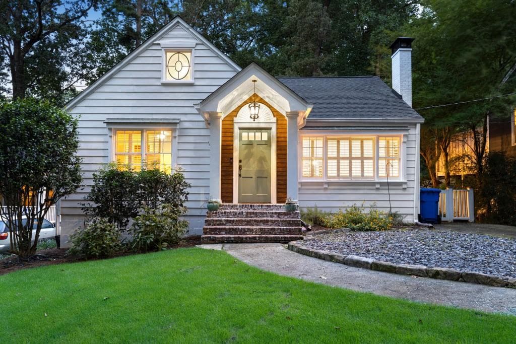 3 bedroom, 2 bathroom, 1,539 sq ft single family residence sold at 2077 Evergreen Lane, Atlanta, GA 30318
