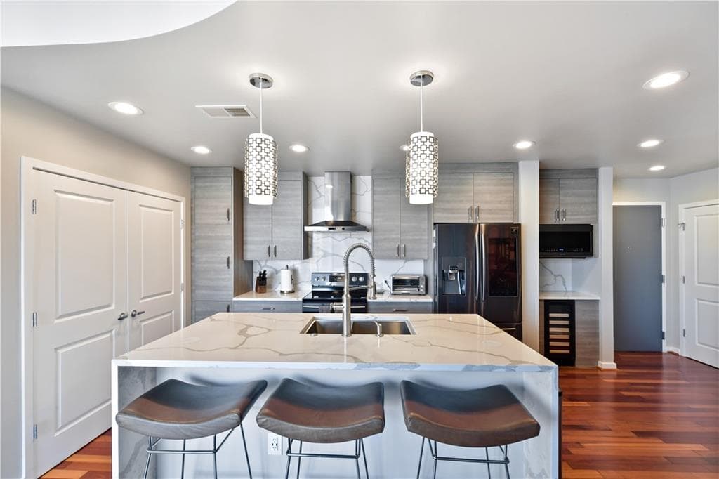 2 bedroom, 2 bathroom, 1,193 sq ft condominium sold at 860 Peachtree Street 1417, Atlanta, GA 30308
