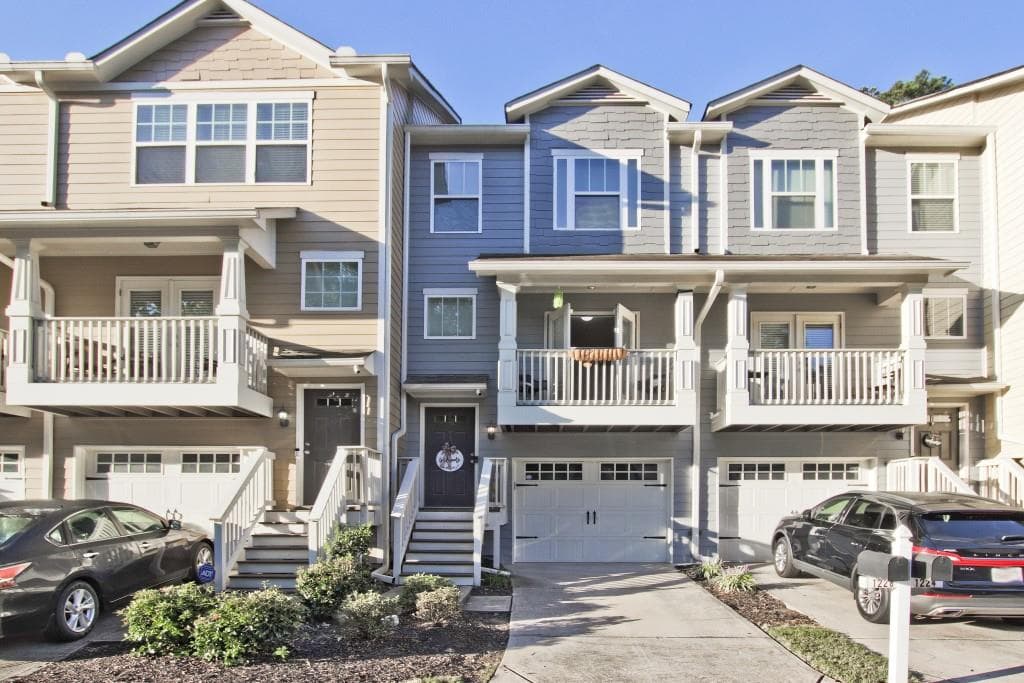 3 bedroom, 4 bathroom, 1,326 sq ft townhouse sold at 1228 Liberty Parkway, Atlanta, GA 30318
