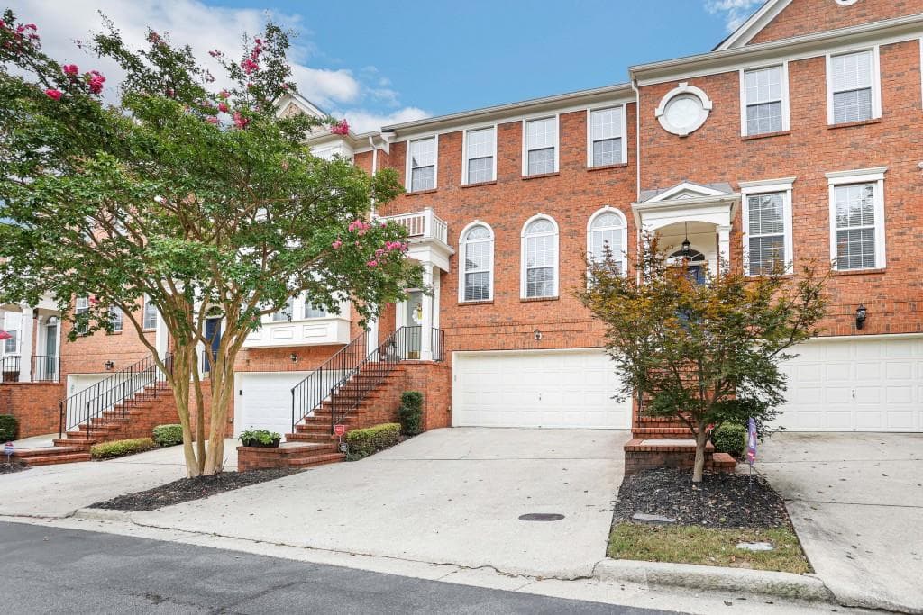 4 bedroom, 4 bathroom, 2,208 sq ft townhouse sold at 2404 Bridlewood Drive 27, Atlanta, GA 30339