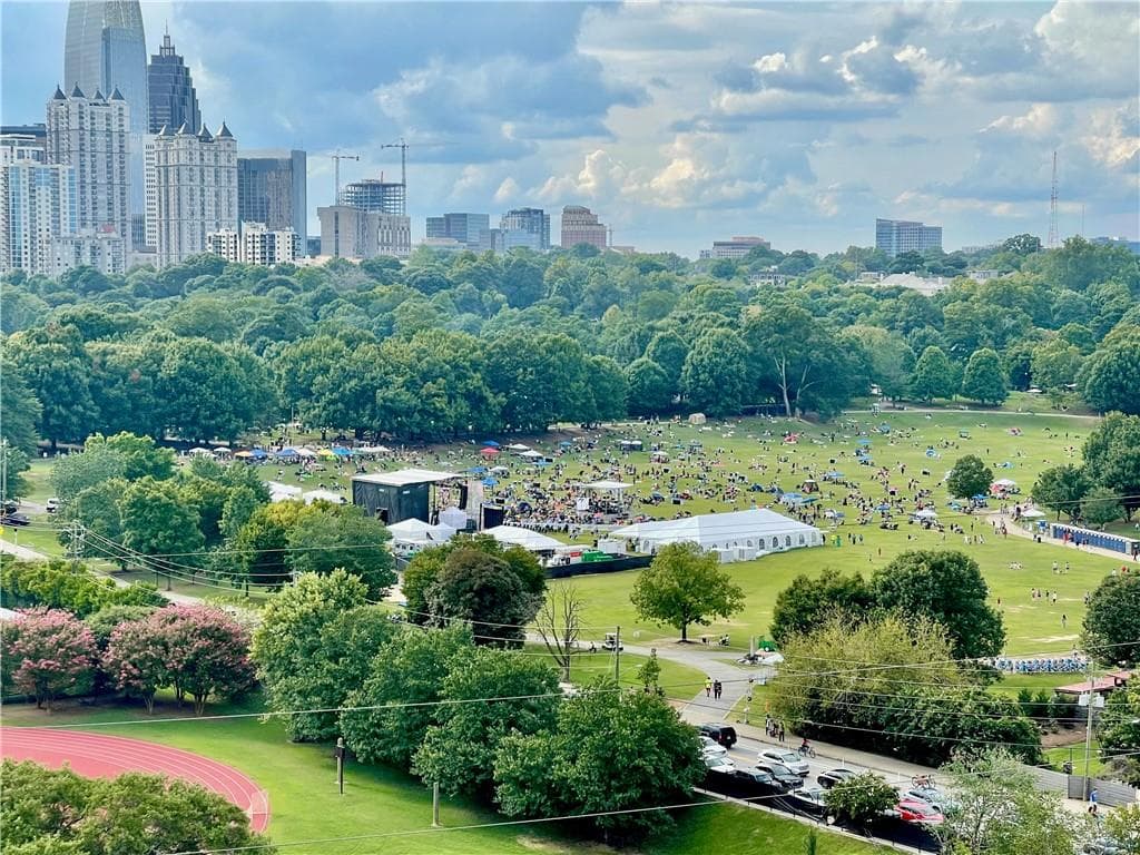4 bedroom, 4 bathroom, 2,550 sq ft condominium sold at 587 Virginia Avenue PH5, Atlanta, GA 30306