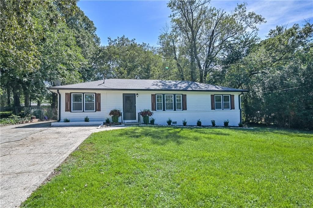 3 bedroom, 2 bathroom, 1,600 sq ft single family residence sold at 393 Norton Circle, Smyrna, GA 30082