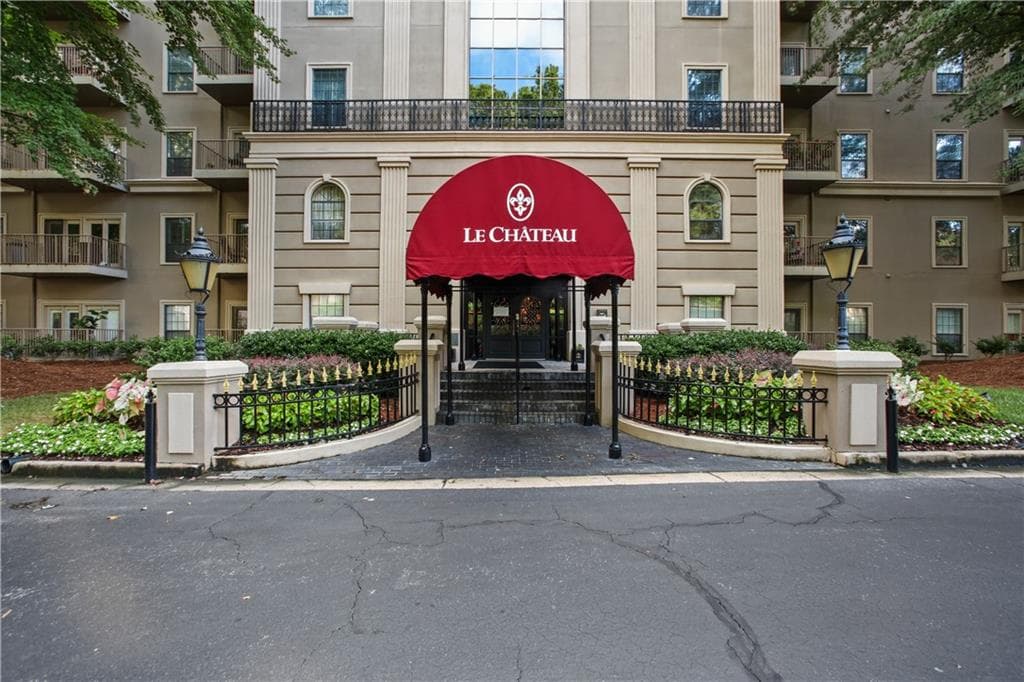 2 bedroom, 3 bathroom, 1,735 sq ft condominium sold at 2865 Lenox Road 504, Atlanta, GA 30324 — photo 1 of 1