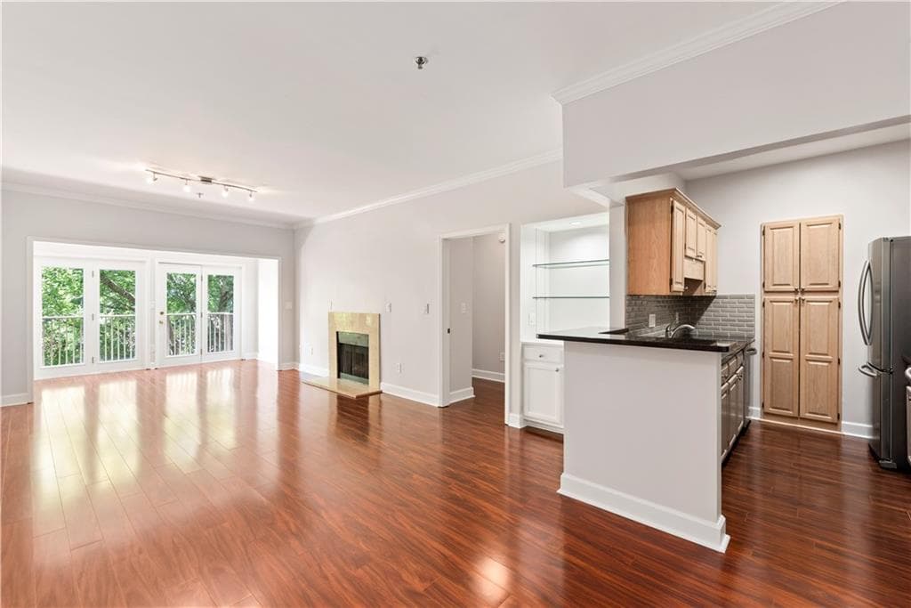 2 bedroom, 2 bathroom, 1,274 sq ft condominium sold at 2865 Lenox Road 510, Atlanta, GA 30324 — photo 1 of 1