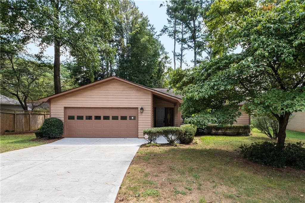 655 Creekwood Crossing, Roswell, GA 30076 — most recent listing photo