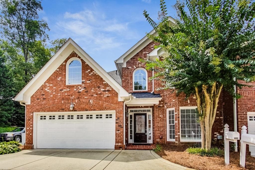 4 bedroom, 3 bathroom, 3,188 sq ft townhouse sold at 6375 Glenridge Drive 200, Atlanta, GA 30328