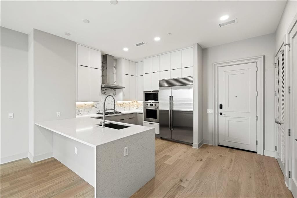 2 bedroom, 2 bathroom, 1,525 sq ft condominium sold at 40 12th Street 1601, Atlanta, GA 30309