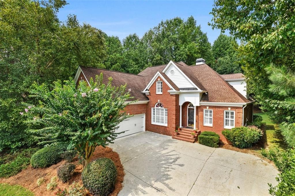 6 bedroom, 5 bathroom, 4,168 sq ft single family residence sold at 5630 Commons Lane, Alpharetta, GA 30005