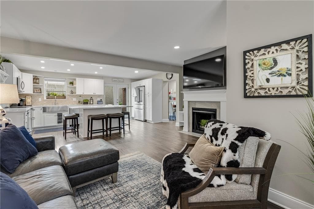 2 bedroom, 2 bathroom, 1,305 sq ft single family residence sold at 846 Saint Charles Avenue C, Atlanta, GA 30306