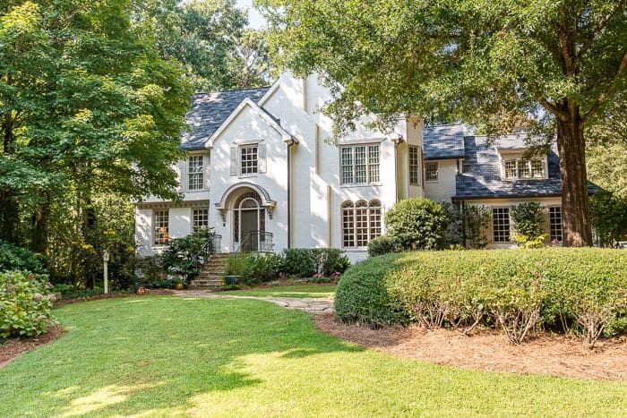 4 bedroom, 5 bathroom, 5,400 sq ft single family residence sold at 905 Curlew Court, Atlanta, GA 30327