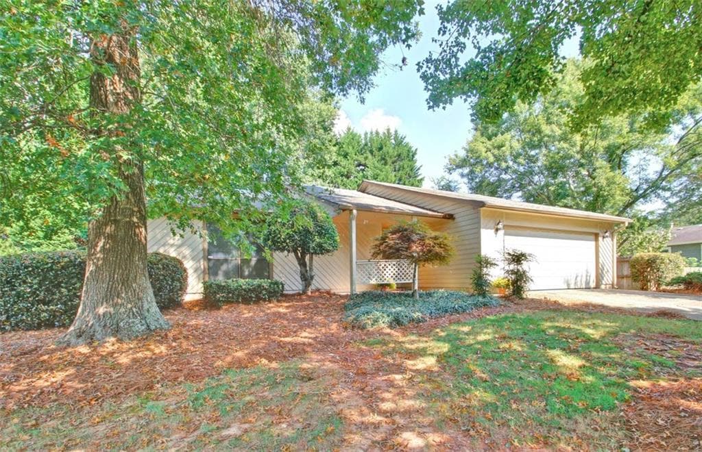 4 bedroom, 2 bathroom, 1,740 sq ft single family residence sold at 10230 Old Woodland Entry, Alpharetta, GA 30022