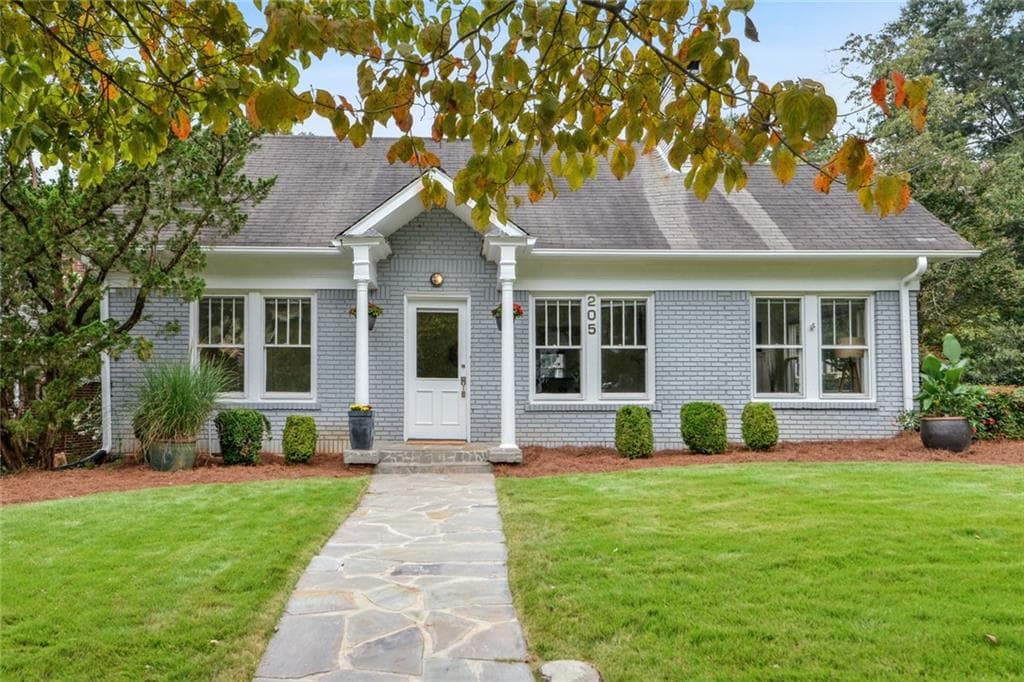 2 bedroom, 1 bathroom, 1,437 sq ft single family residence sold at 205 Kings Highway, Decatur, GA 30030
