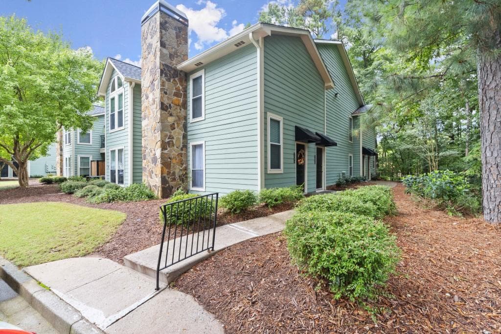 3307 Canyon Point Circle, Roswell, GA 30076 — most recent listing photo