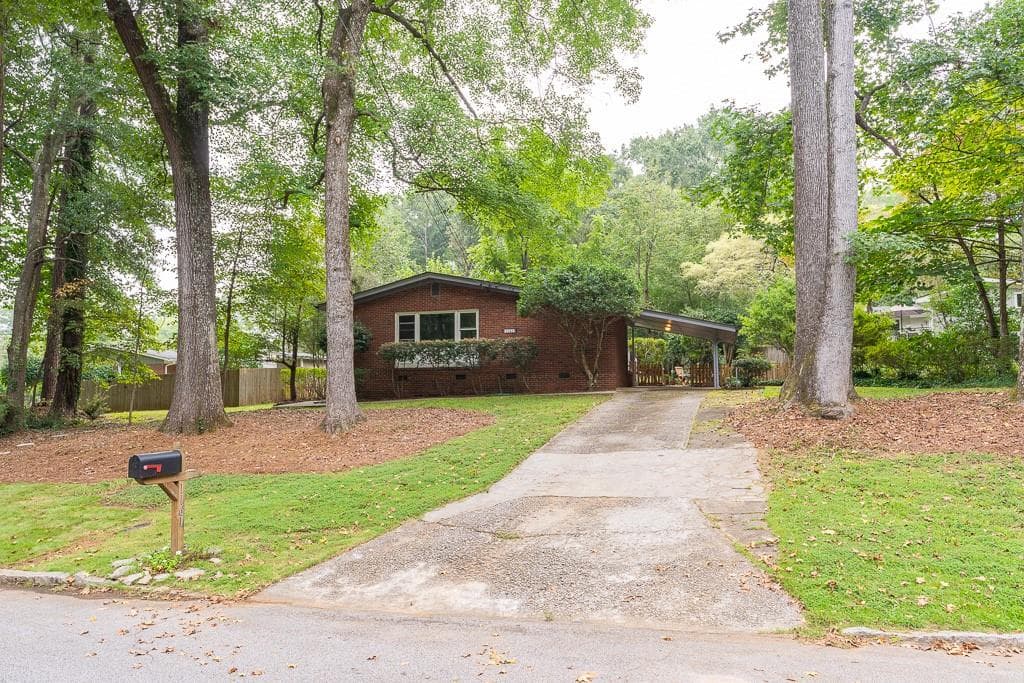 3 bedroom, 1 bathroom, 1,014 sq ft single family residence sold at 1161 Greenbriar Circle, Decatur, GA 30033