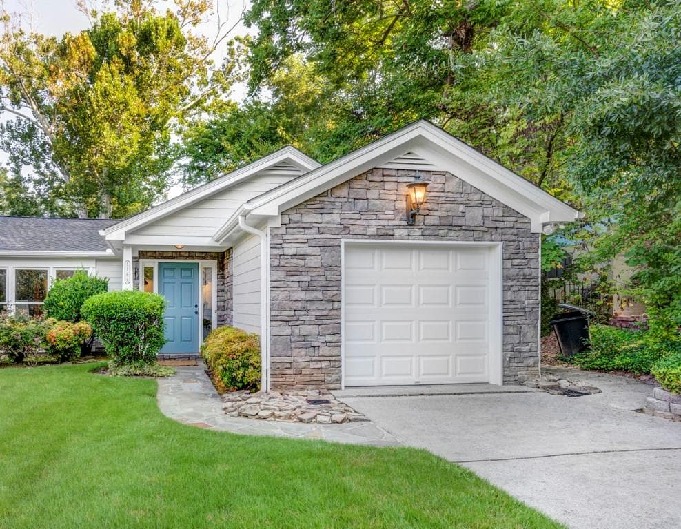 3 bedroom, 2 bathroom single family residence sold at 1168 Oglethorpe Avenue, Brookhaven, GA 30319